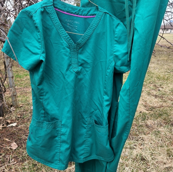 Women's Green Scrub Set - Picture 4 of 4